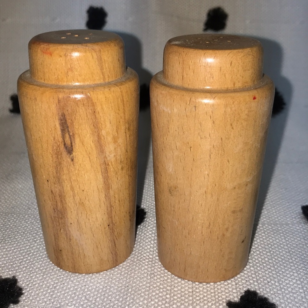 Vintage Apple Shakers - Picture 2 of 3